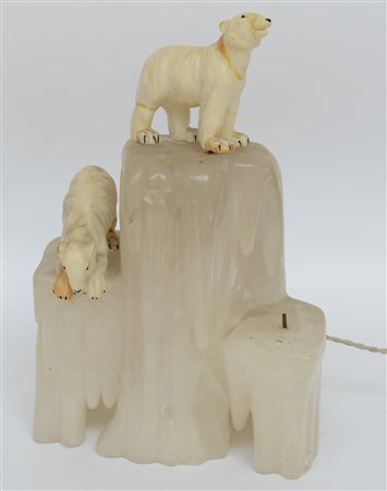 Lampada in alabastro decorata a guisa di iceberg con orsi polari. Seconda...