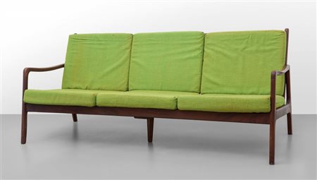 PRODUZIONE DANESEUn divano, anni '50Legno di teak, cuscini rivestiti in...