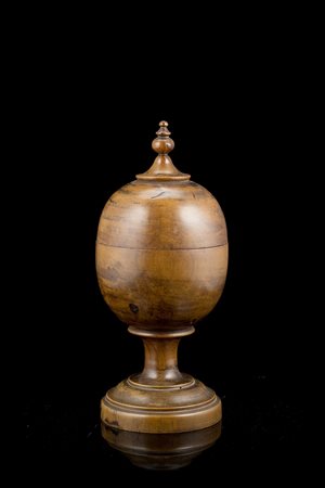Scatola cilindrica in legno con presa del coperchio tornita, sec. XIX (h. cm...