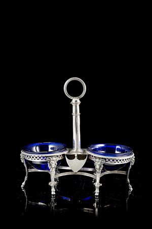 Saliera doppia in argento con vaschette in vetro blu. Parigi, inizi sec. XIX...