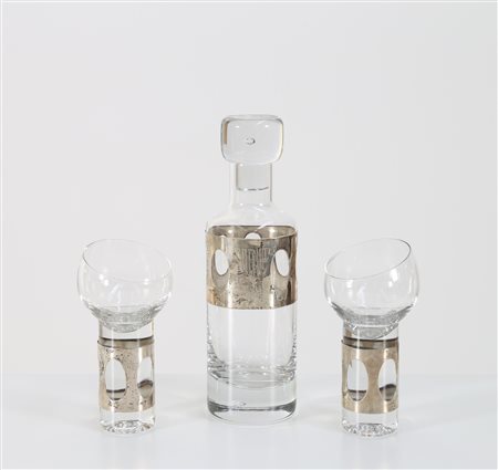 MANIFATTURA ITALIANA Bottiglia e due bicchieri in argento e cristallo. -. Cm...
