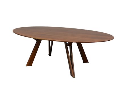 Grande tavolo in legno massello e impiallacciato con piano ovale e struttura...