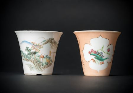 Arte Cinese Due tazzine in porcellana policroma Cina, XIX secolo . . Cm 6,50....