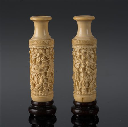 Arte Cinese Coppia di vasetti intagliati in avorio Cina, XIX secolo. . Cm...