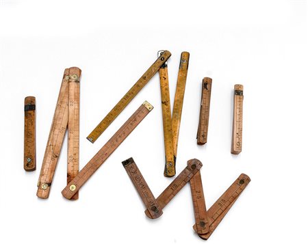Lotto composto da sei misure pieghevoli in legno-ENSix wooden folding rulers