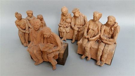 Magnaghi Matilde Lotto di quattro sculture in terracotta raffiguranti gruppi...