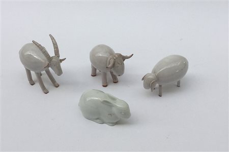 Lotto composto da quattro animali in ceramica bianca di fatture diverse