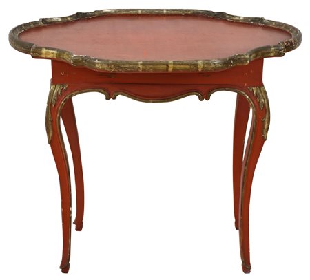 Tavolo da té laccato rosso e argento cm 73x88x64 XVIII secolo An early XVIII...