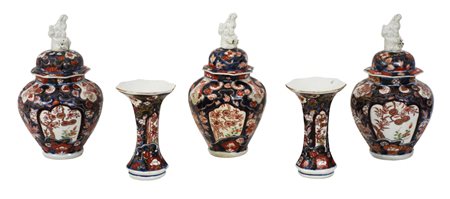 Lotto composto da 5 ceramiche Imari altezza cm 16 e 25 XVIII secolo difetti,...