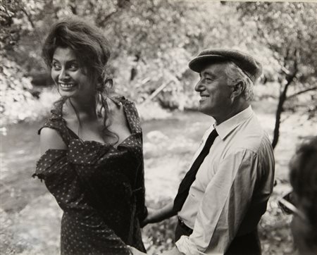 PIERLUIGI PRATURLON (1924-1999) Vittorio De Sica e Sophia Loren 1966 stampa...