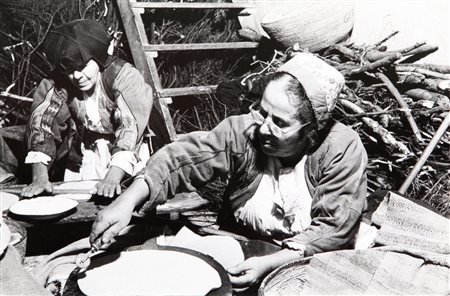 SEBASTIANA PAPA (1932 - 2002) Orgosolo, preparazione del pane per festa...