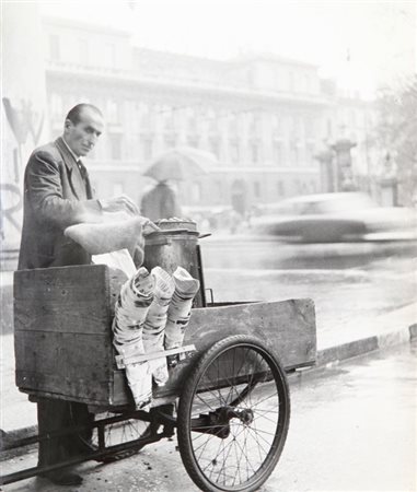 INTERFOTO Milano d’inverno - lotto di 5 foto 1955 stampa ai sali d’argento,...