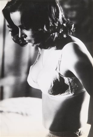 ANGELO SAMPERI Laura Antonelli sul set del film “Malizia” 1973 stampa ai sali...