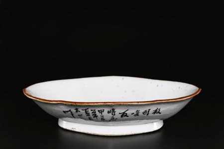Arte Cinese Vassoio in porcellana decorato con uccelli ed iscrizioni Cina, XX...