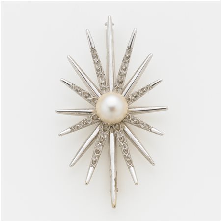 Spilla a forma di stella in oro bianco con al centro perla coltivata mm 9...