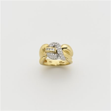 Anello in oro giallo e bianco con piccolo nodo in pave di diamanti g.8,90...
