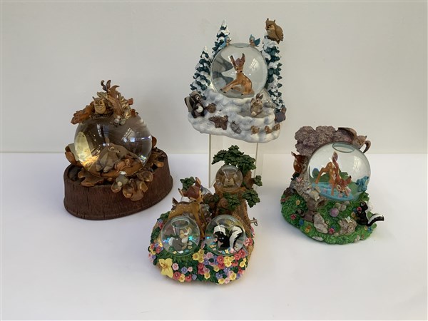 Quattro carillon Disney con snowglobe a tema ''Bambi'', resina policroma e  vetr, IL PONTE