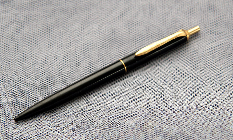 Pelikan K150 Revival penna a sfera a pulsante anni 50 - resina nera, Gazzi's Auction House