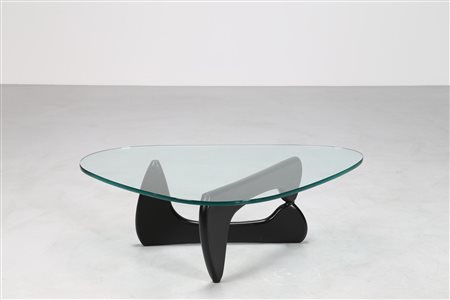 NOGUCHI ISAMU Tavolino con base in legno massello laccato e piano in...