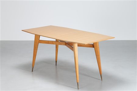 PONTI GIO' (1891 - 1979) Tavolo in legno di frassino con puntali in ottone,...