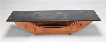FONTANA ARTE Rarissimo tavolino in teak con piano in cristallo laccato nero,...