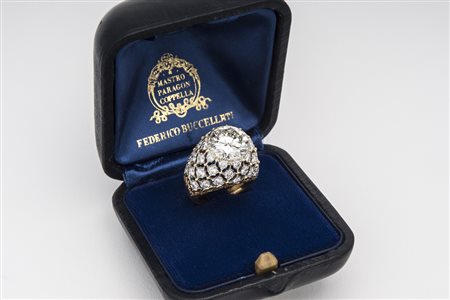 MARIO BUCCELLATI - ANELLO IN ORO E DIAMANTI decorato con diamante a taglio...