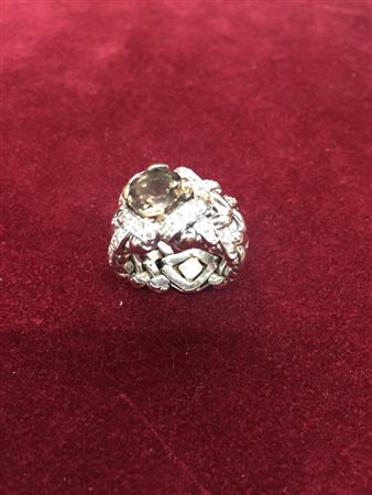 ANELLO IN ORO BIANCO, QUARZO E DIAMANTI decorato con quarzo e piccoli...