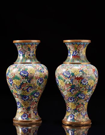 Coppia di vasi in cloisonnÈ millefiori (difetti) Cina, sec. XX (h. 24,5 cm.)