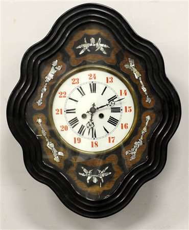 Orologio in con cassa in legno intarsiata in madreperla, detto occhio di bue,...