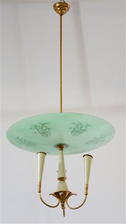 Lampada a sospensione in ottone, metallo e vetro verde. Italia, anni 50....