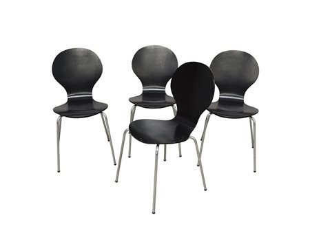 Lotto composto da quattro sedie nere ispirate al modello "Ant Chair" di Arne...