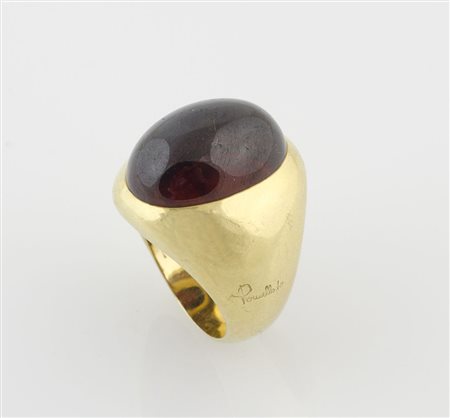 Pomellato: grande anello in oro giallo con quarzo centrale. Gr. Tot. 24,9.