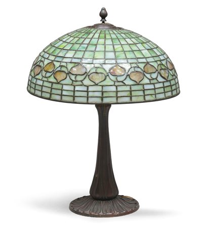 TIFFANY STUDIOS (New York 1880 - 1930) Lume a tavolo, 1900/1910 ca. con...