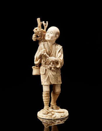 Contadino con legna in avorio Giappone, sec. XX An ivory sculpture of a...