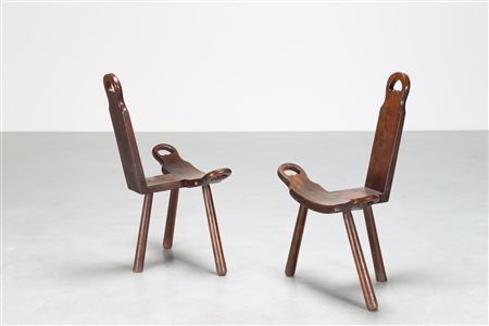 MANIFATTURA ITALIANA Coppia di sedie tripede in legno, anni 50. -. Cm 59,00 x...