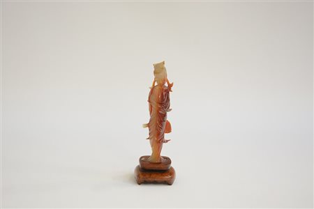 Scultura in pietra raffigurante dama, con base in legno Cina, sec. XX (h....