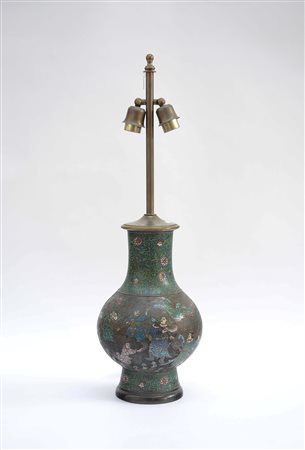 Vaso in cloisonnÈ montato a lampada ÅÅ A cloisonnÈ enamel vaseÅÅ (h. 39 cm.)