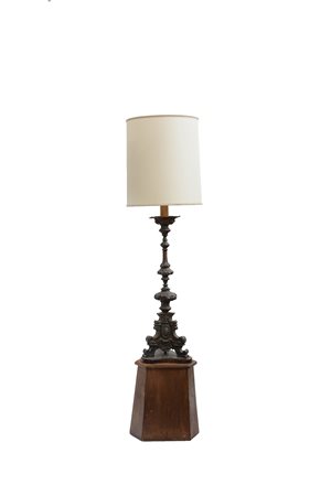 Lampada da terra in metallo con supporto in legno (h cm 130) (difetti)