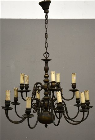 Lampadario olandese in metallo a quindici bracci (difetti)