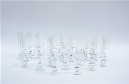 Servizio di bicchieri Baccarat composto da: 11 flut; 12 bicchieri d'acqua; 12...