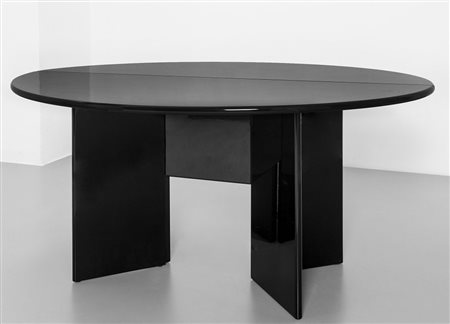 KAZUHIDE TAKAHAMAUn tavolo-console "Antella" per GAVINA, 1975. Legno laccato....