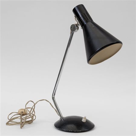 STILNOVO Una lampada da tavolo "8042", anni '60. Ottone cromato, alluminio...