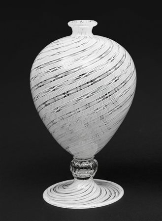 PAOLO VENINI Un vaso "Veronese" in vetro zanfirico, circa 1950. Marcato...