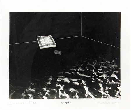 Vincenzo AGNETTI (Milano, 1926-1981 ) Il deserto e il libro, 1970, fotografia...