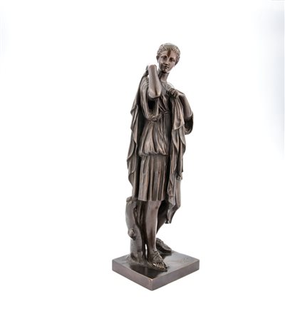 Scultura in bronzo raffigurante Vestale romana, periodo neoclassico, h. cm 43