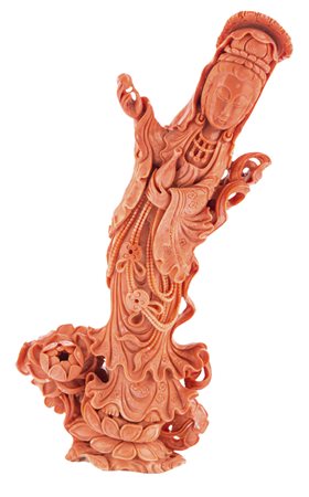 Scultura in corallo raffigurante Guanyin, Cina XIX/XX secolo. Peso g 880....