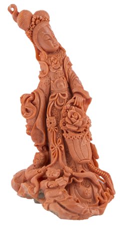 Scultura in corallo raffigurante Guanyin di peso g 326 e altezza cm 14,50