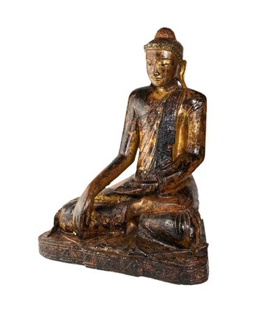 Buddha in legno scolpito in un unico pezzo, originariamente ricoperto in...