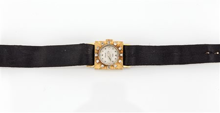 Orologio da donna cassa in oro rosa Piaget bracciale in tessuto