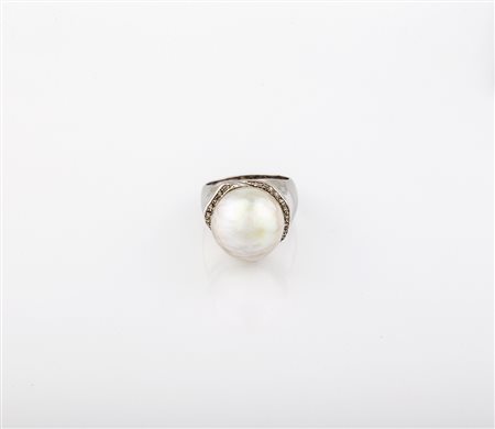 Anello oro bianco con perla barocca